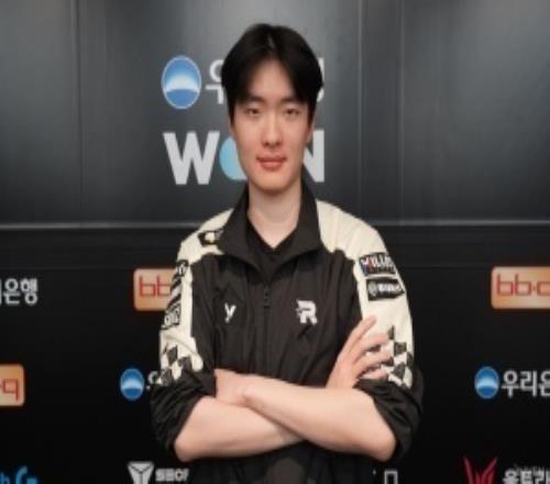 你是以为哥不会心系老东家吗Rascal一边前线扛枪一边在粉丝群给KT加油