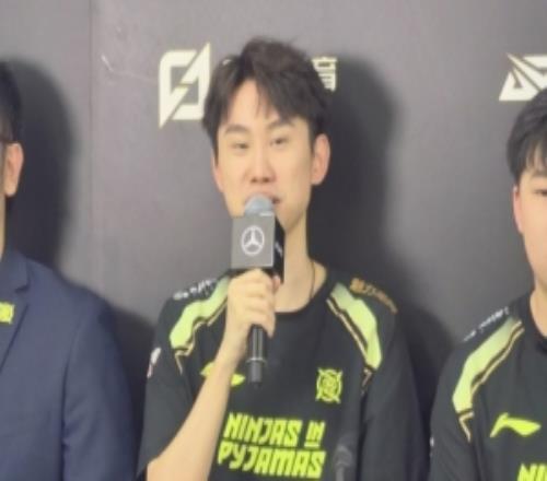 Doinb：感谢一直以来愿意顶着压力来看我的粉丝们祝他们天天开心