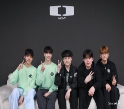 DK公布2026阵容的第一张合照Showmaker将带队备战2026赛季