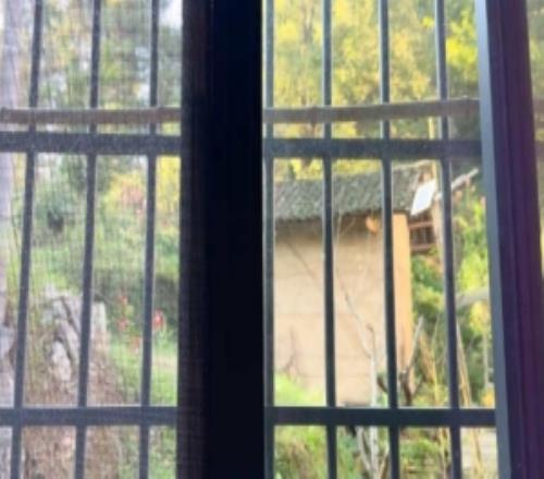 鼓鼓分享一大早被打扰：电钻圣体平时在家被钻国庆在山里也被钻