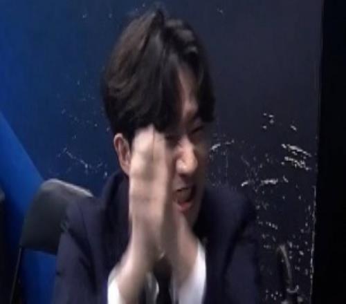 永不加班BUFF更胜一筹！iG成为第三赛段唯一“40”横扫WE的队伍
