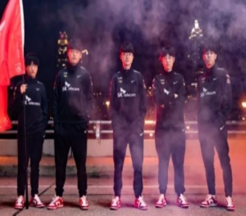 又是T1，赛事官方分享近四届全球总决赛T1队员合影