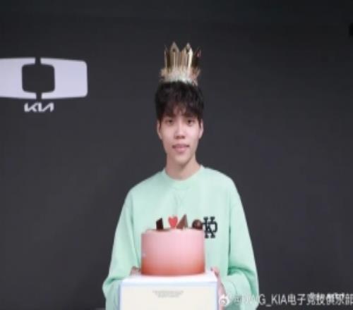 DK更新动态庆祝Siwoo选手生日：HappySiwooooooooDay