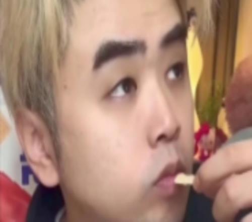 涵艺：现在市面上最好打野就是Tian朱开：jiejie更适合WBG