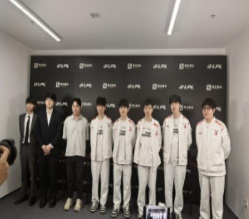 TES赛后群访JackeyLove感谢过去的自己：坚持下来干得不错