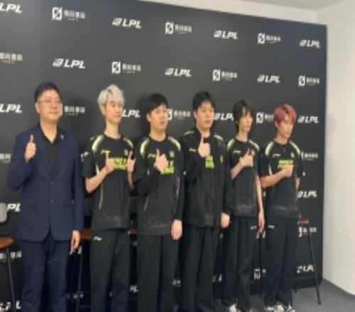 NIP赛后群访Doinb：接下来要解决我们优势输团的问题迫在眉睫
