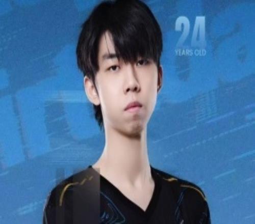 还是年轻人！PeRo战队祝老板Aixleft生日快乐：24岁祝你梦想全实现