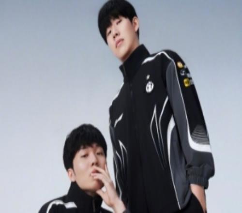 IG发布选手定妆照pose版：会当绝顶，谁与争锋！