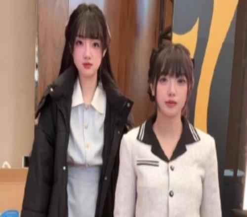 主持人周敢敢更新动态：冷脸萌这块