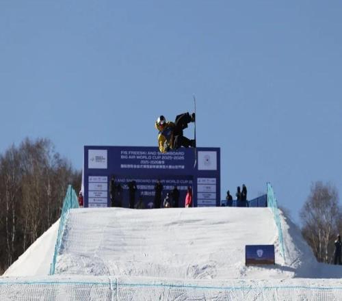强得可怕！苏翊鸣背靠背1980收获赛季首冠