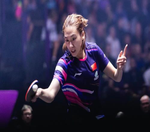 32进八强冲冠！中国女乒21岁1米77新星进化：新王曼昱再迎良机
