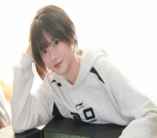 主持人骆歆发文：明天的半决赛！让我们把力量借给滔搏！