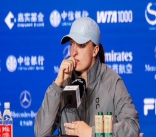 斯瓦泰克：今天在场上什么都行不通，越来越紧张