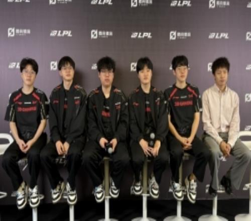 JDG赛后群访Zhuo：和哥哥69没什么互动一场普通的常规赛而已