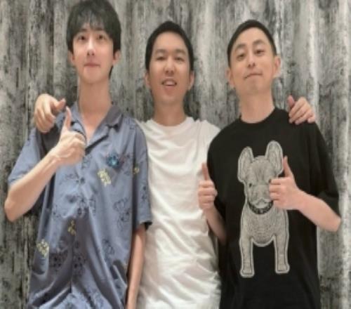 前职业选手Zzr分享和水晶哥、节奏合照：大家别怕，主角团来了！