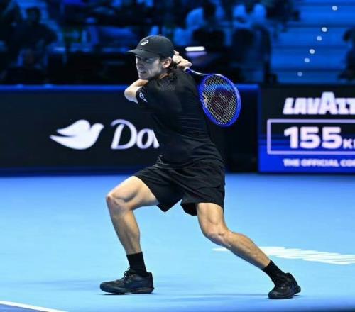 年终晋级夜幕后：德米成阿卡头号粉丝被实锤，阿卡赛前为拉杜庆生