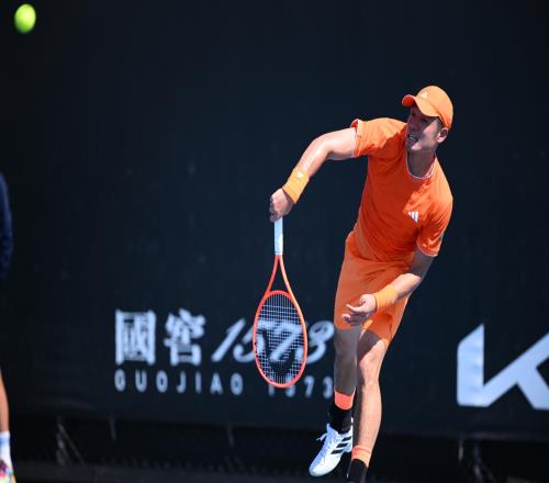 泪目！吴易昺蛰伏两年逆袭：31晋级，中国男网双子星闪耀澳网