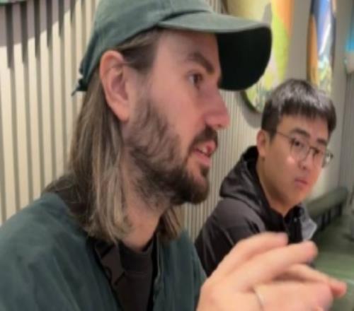 媒体人：法国人日常吹乌兹Uzi就是这项运动里最顶尖的中国选手