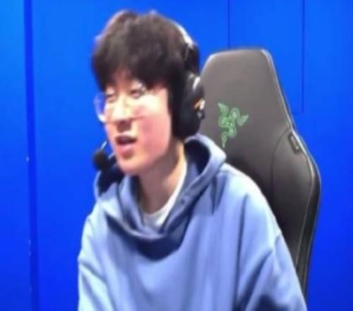 zeus：世界赛结束的第二天和旺乎哥、相赫哥一起在首尔吃了烤肉