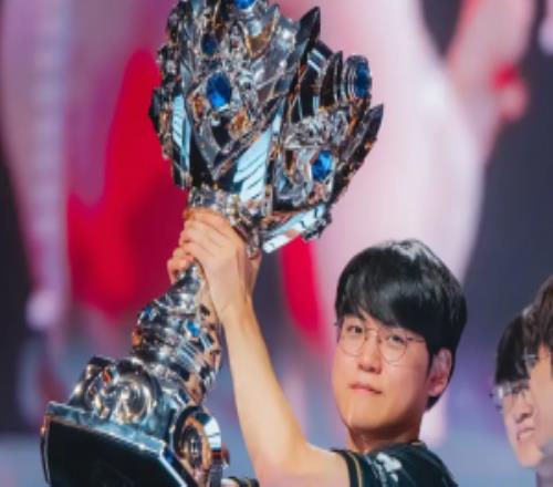 信誉分溢出了！赛事官方分享Gumayusi言论：我现在是世界上最好的ADC