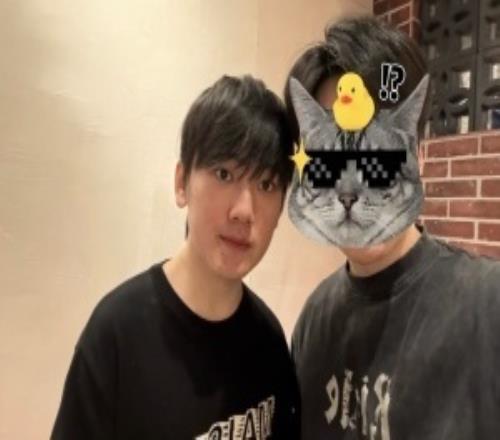 哥哥在澳洲网友晒与Jackeylove合影：在悉尼火锅店偶遇了哥哥